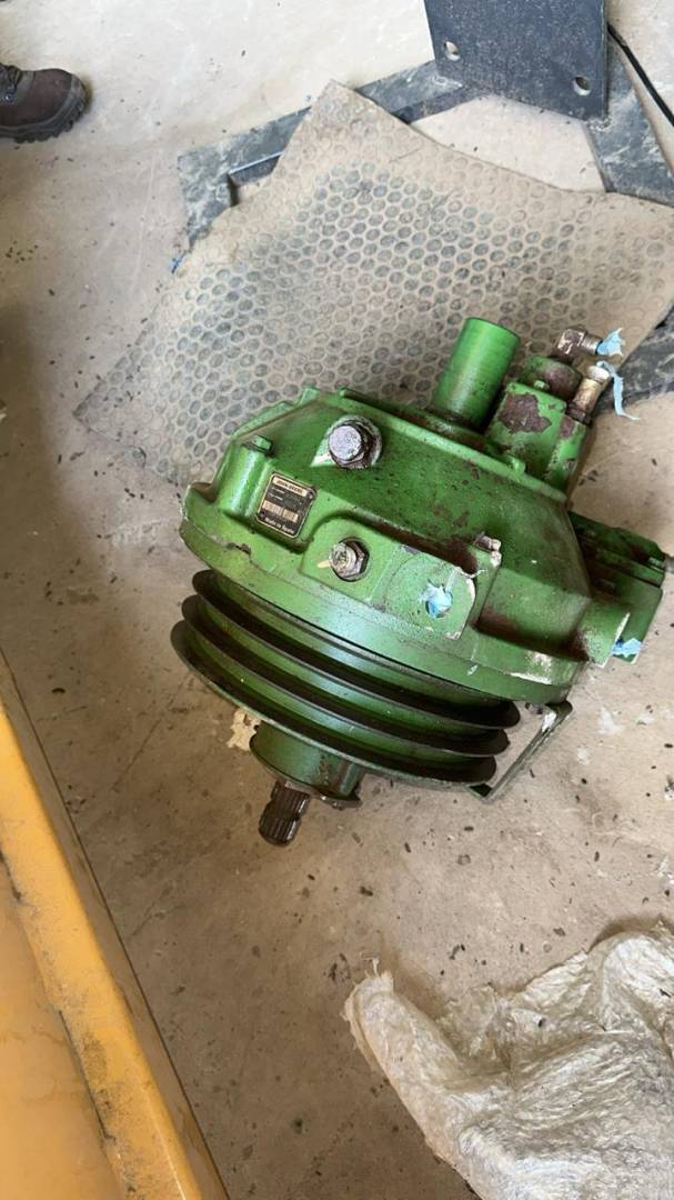 CAIXA REVERSORA COLHEITADEIRA DE GRÃOS JOHN DEERE S - DE31465, DE20517