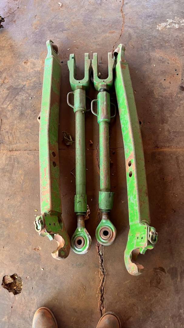 CONJUNTO BRAÇO DO HIDRAULICO TRATOR JOHN DEERE - RE561318, RE322918 | RE322918, RE322915 | RE322915, RE322916